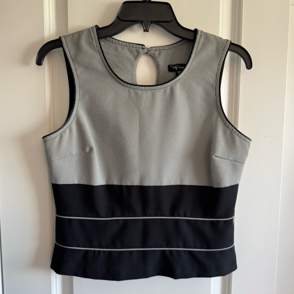 Sleeveless Two-Tone fitted sleeveless houndstooth Top in Gray and Black